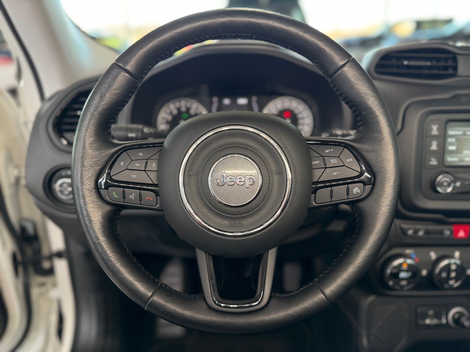 Fahrzeugabbildung Jeep Renegade 1.6 E-torQ Night Eagle FWD "Navigation"