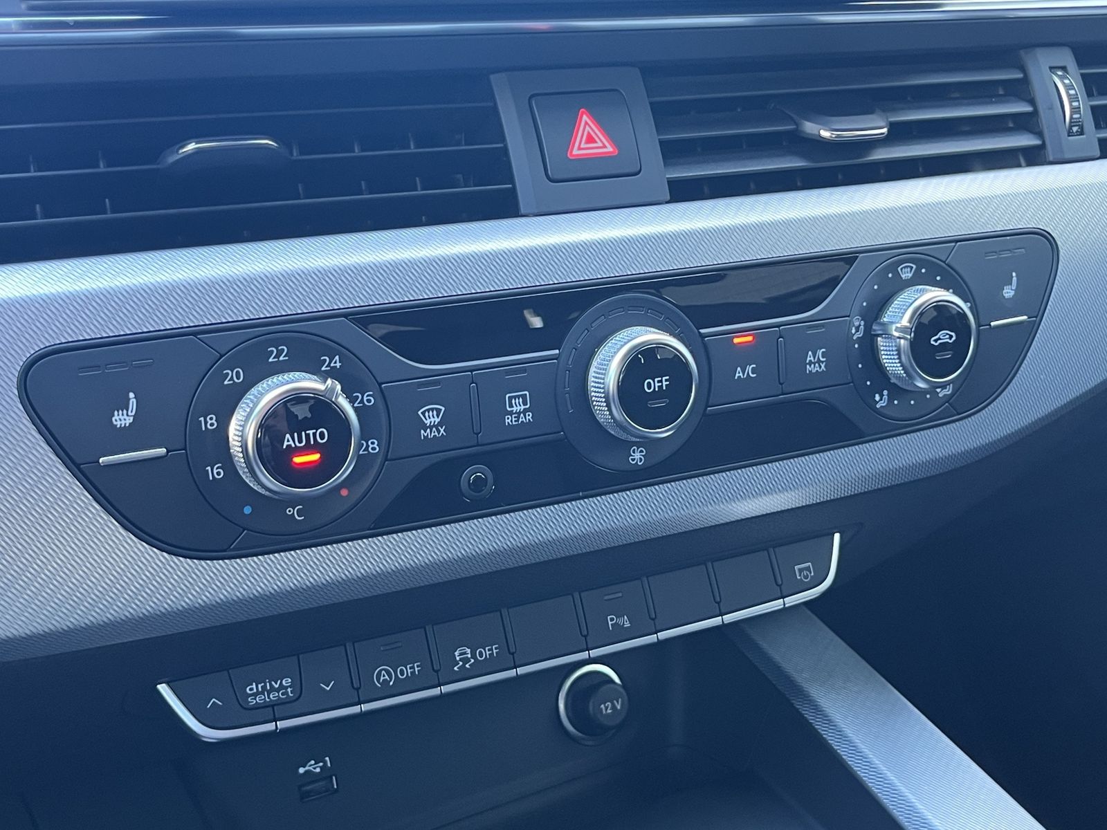 Fahrzeugabbildung Audi A5 **45 TFSI QUATTRO*SHZ*KAMERA**