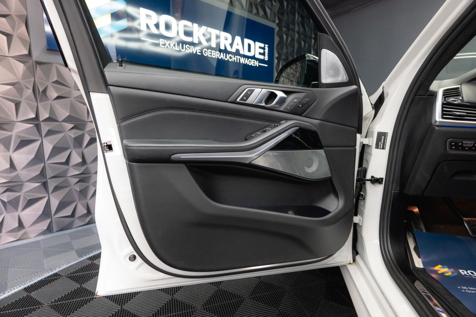 Fahrzeugabbildung BMW X5 M50i Shadow Line | ACC | Pano | Laser | Sky