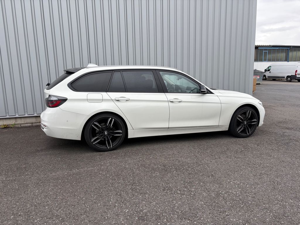 Image of BMW 320