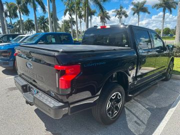 Ford F 150 Lightning SXT AWD  Elektro 2023 schwarz