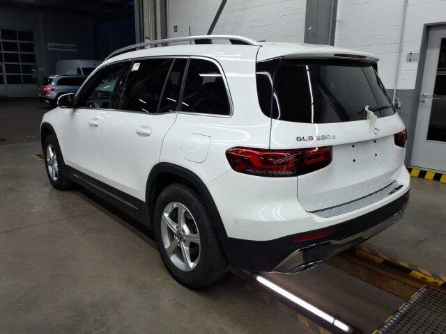 Fahrzeugabbildung Mercedes-Benz GLB 200d Progr AHK Pano MLED HighEndMBUX Busines