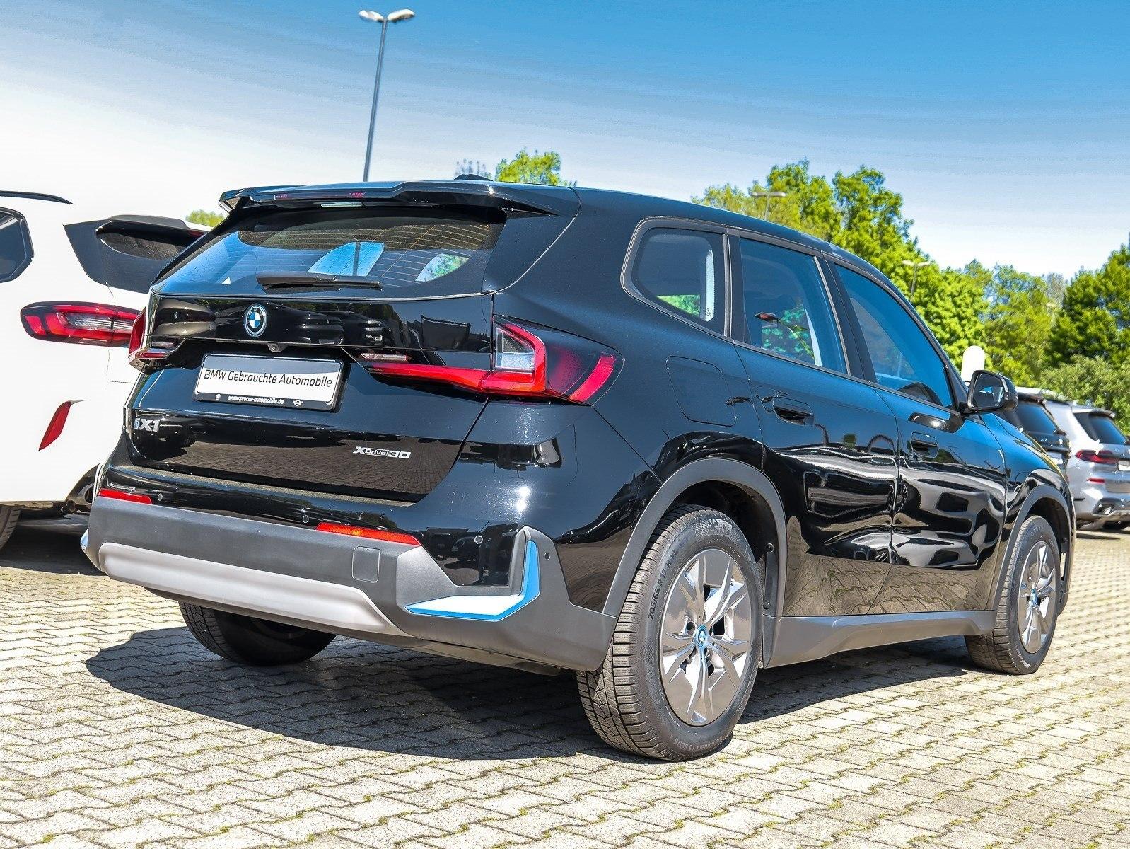 BMW iX1 xDrive30 HuD PA+ Sportsitz LED DAB