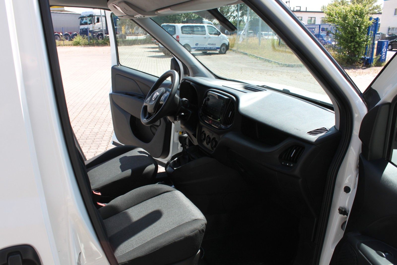Fahrzeugabbildung Fiat Doblò SX Klima/Navi/Sitzheizung