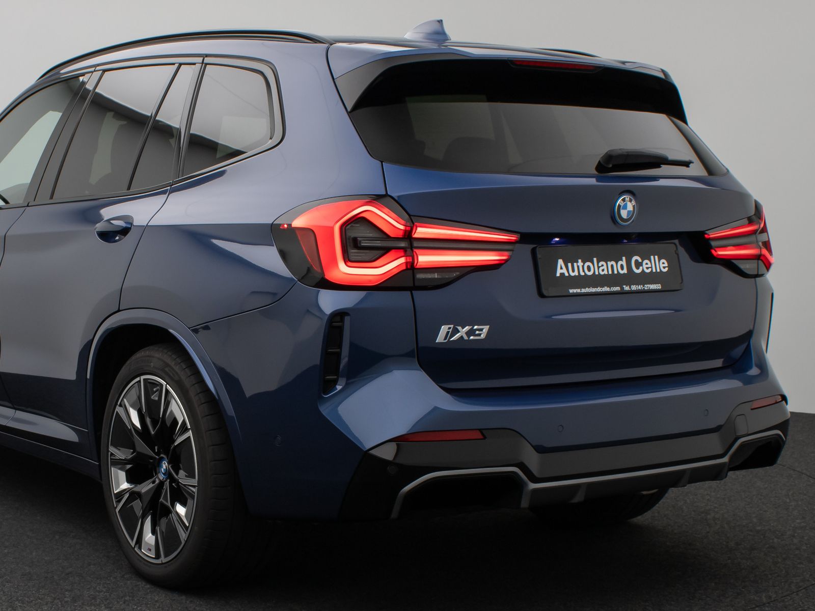 Fahrzeugabbildung BMW iX3 M Sport Impressive Panorama 360° HUD DAB H/K