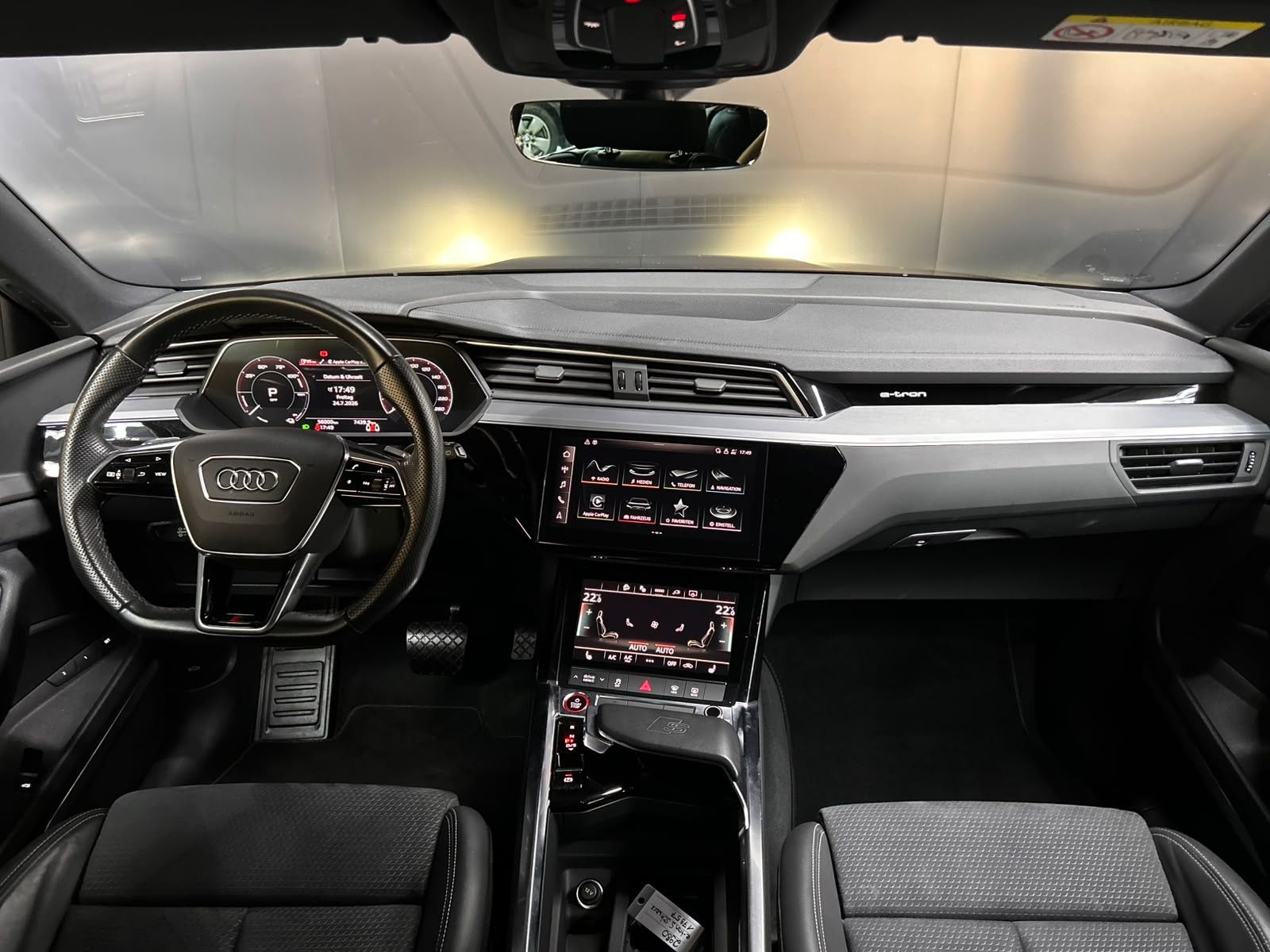 Fahrzeugabbildung Audi e-tron 55 Quat 2X S LINE SPORT LED+NAVI+B&O+KAM+