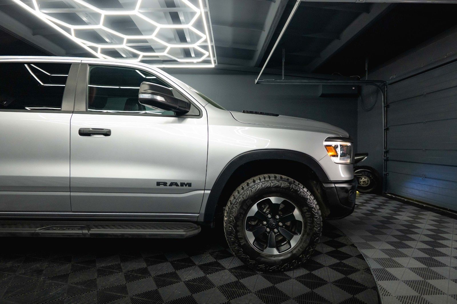 Fahrzeugabbildung Dodge RAM 5.7 V8 HEMI 4x4 REBEL OFFROAD AXLE LOCK 19%