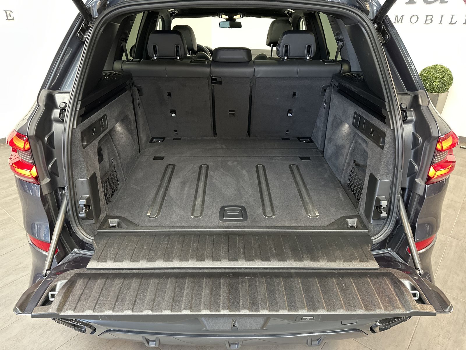 Fahrzeugabbildung BMW X5 xDrive40d M-Sport NAV+LED+PANO+BOWERS&WILKINS