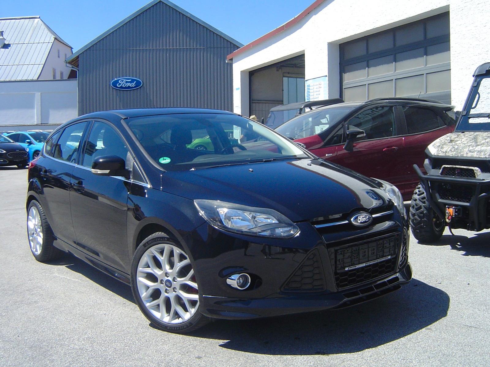Ford Focus Lim. Titanium Individual Styling 182 PS