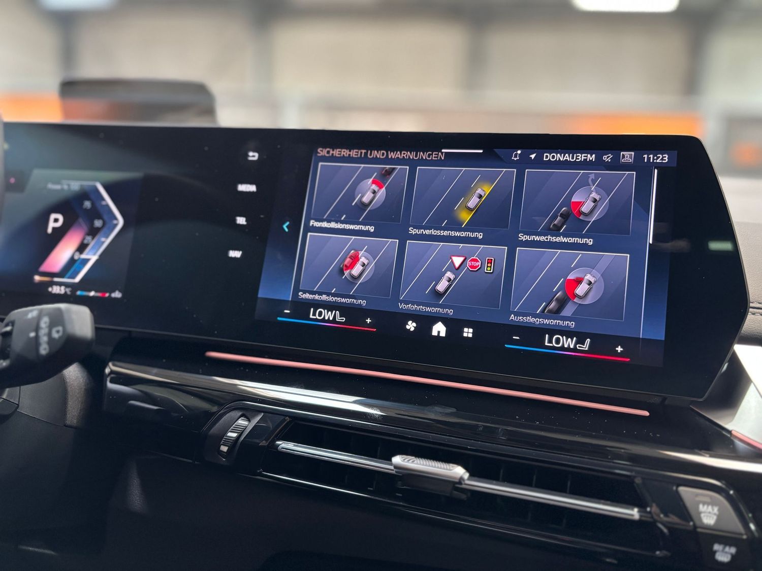 Fahrzeugabbildung BMW 218 Active Tourer Luxury Line Pano#HeadUp#H&K#Ka