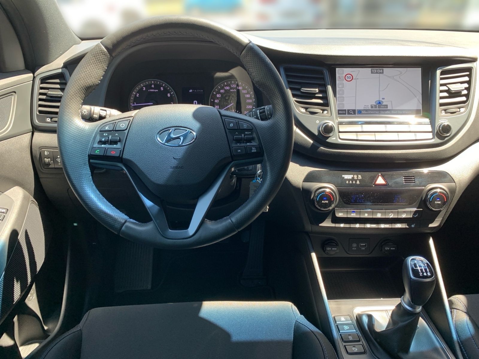 Fahrzeugabbildung Hyundai TUCSON 1.6 Passion Navi Kamera 8x bereift