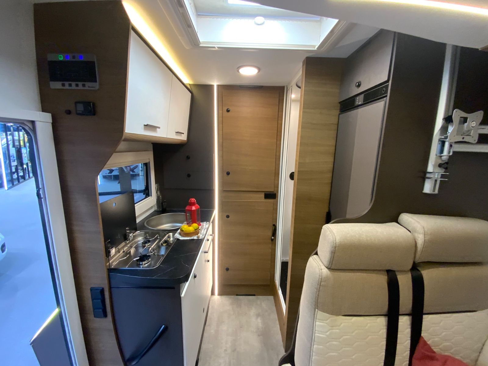 Fahrzeugabbildung Benimar Y 881 **Slim 2,14 m**neuer Grundriss**5,99 m**