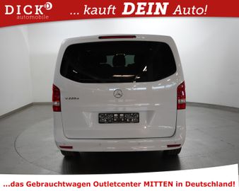 Mercedes V 220 - 6