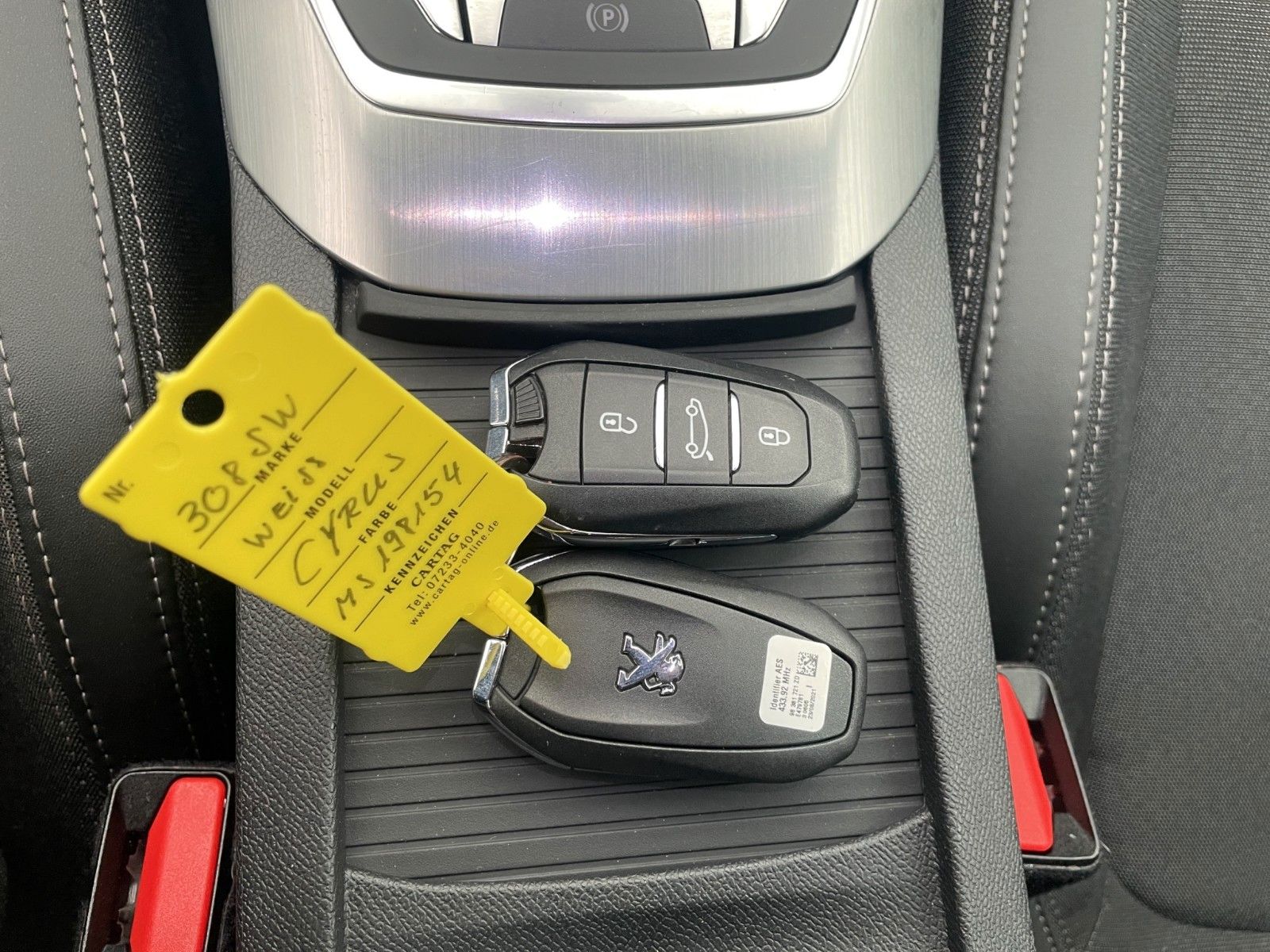 Fahrzeugabbildung Peugeot 308 SW Allure Pack*AHK*Kamera*Ambiente*Navi*