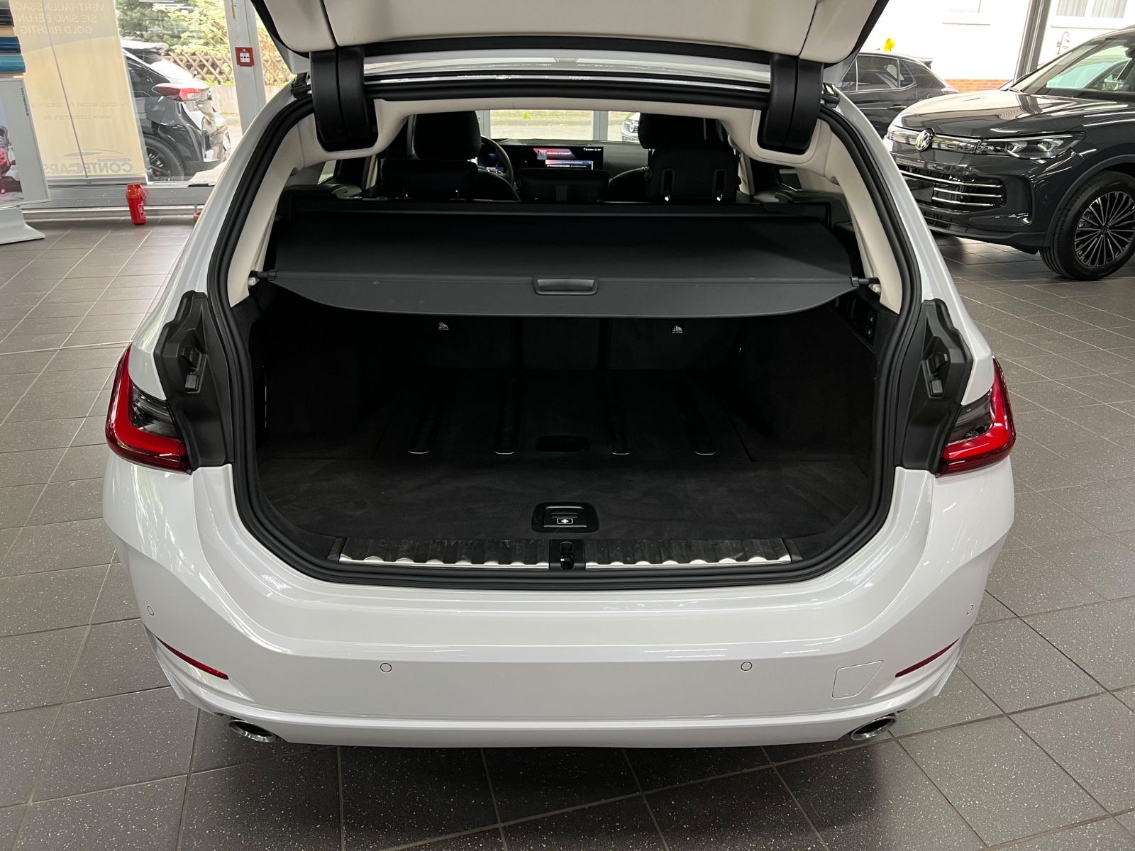 BMW 318d Touring HuD+DA+ACC+Panorama+Park+HaKa foto 11