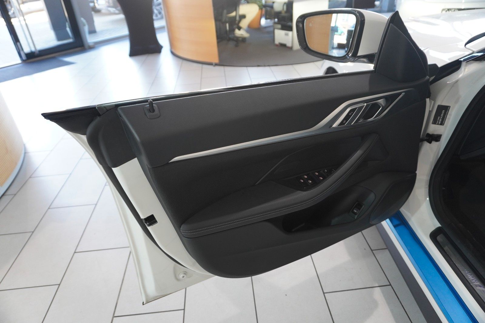 Fahrzeugabbildung BMW i4 Gran Coupe 35 eDrive 70KWH NAVI/KAMERA/SPORT