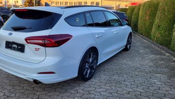 Fahrzeugabbildung Ford Focus Turnier ST X