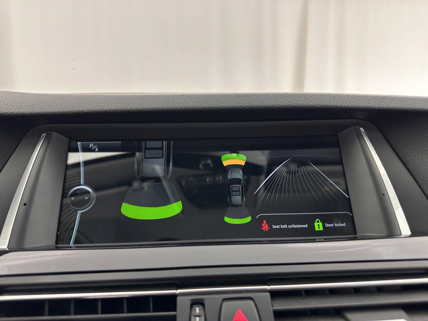 BMW 518 2014 — photo 15