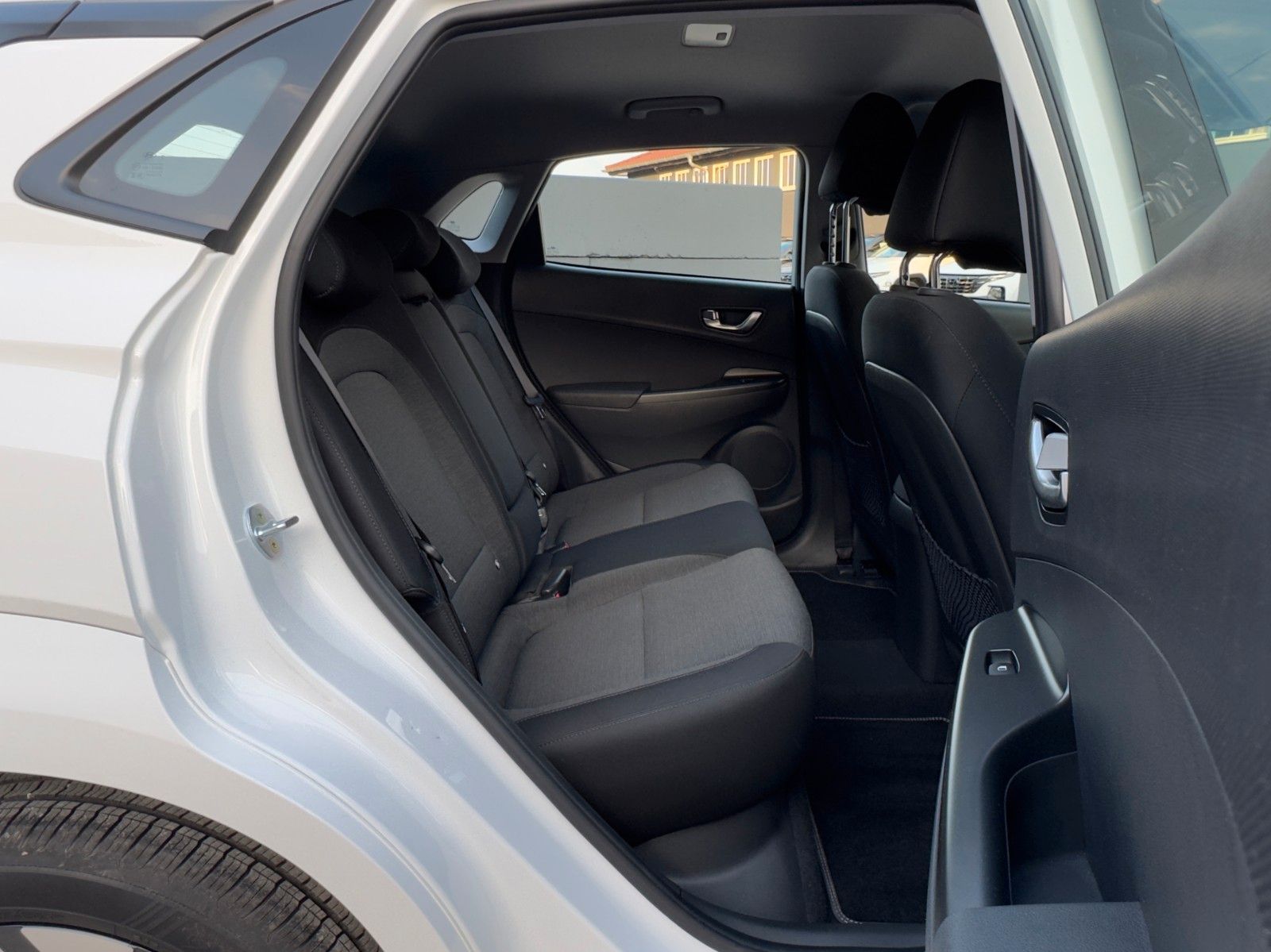 Fahrzeugabbildung Hyundai KONA E Select LKA ACC PDC SHZ LHZ Navi CarPlay