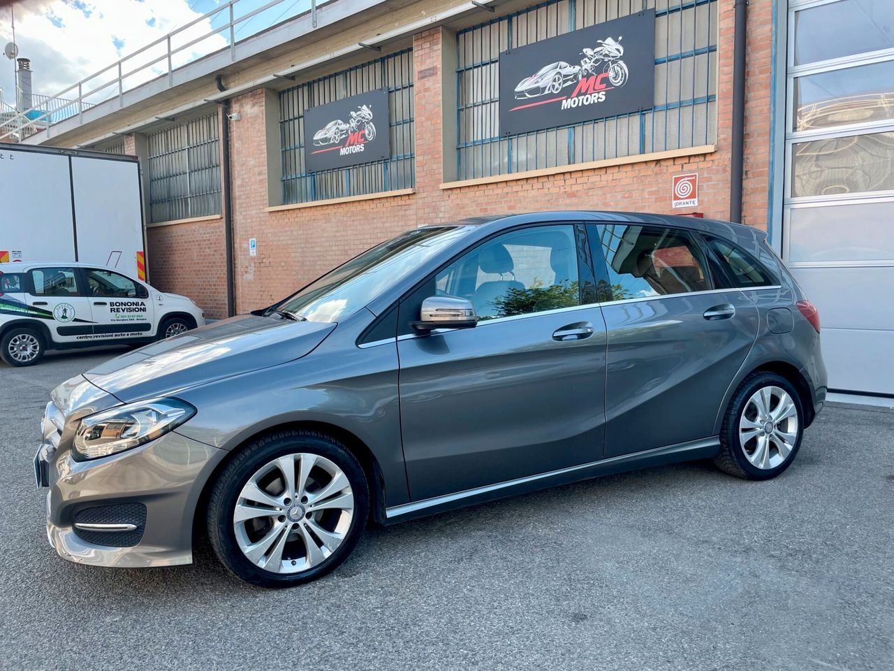 MERCEDES-BENZ B 180