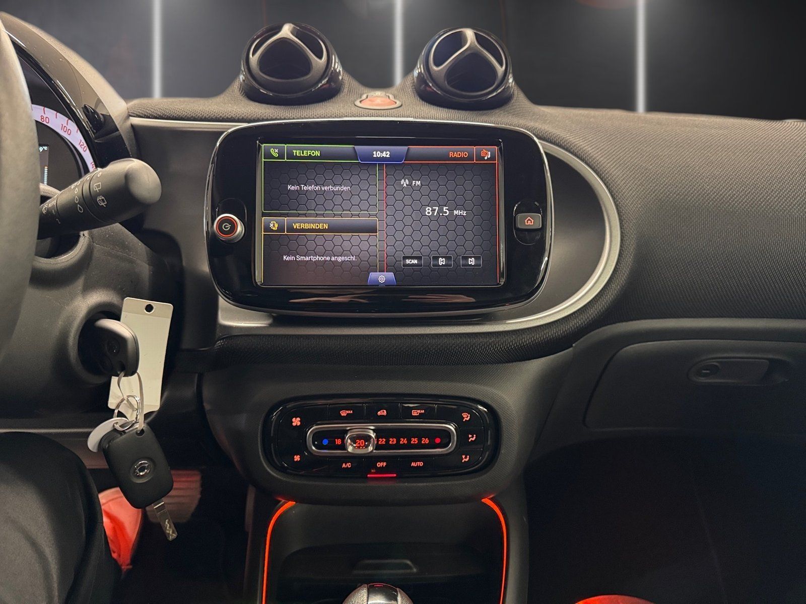 Fahrzeugabbildung Smart smart EQ fortwo Exclusive*Pano*LED*Kamera*22kW*