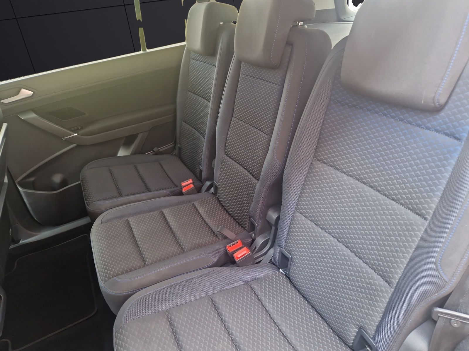 Fahrzeugabbildung Volkswagen Touran United TSI LED ACC SHZ 7-Sitzer RearView