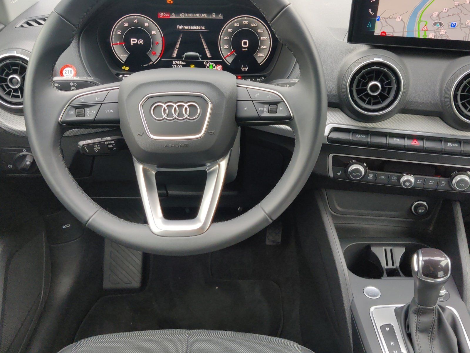 Fahrzeugabbildung Audi Q2 advanced 35 TFSI AHK,Kamera,LED,Navi,PDC,SHZ