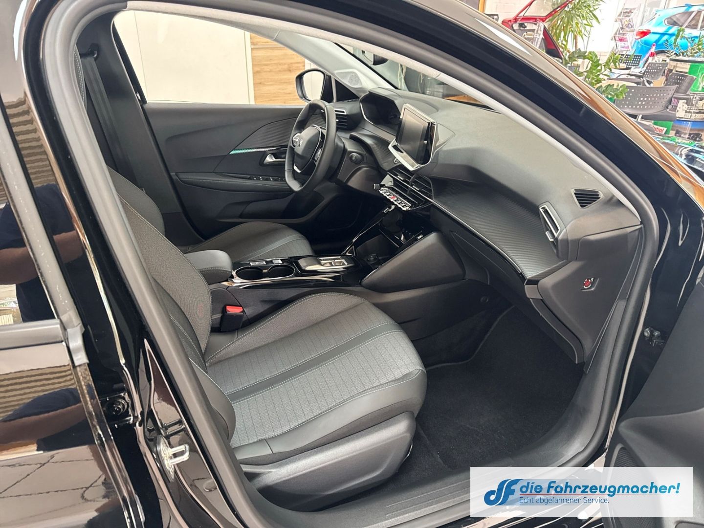 Fahrzeugabbildung Peugeot 208 e- Allure 136 Navi LED Apple CarPlay Android