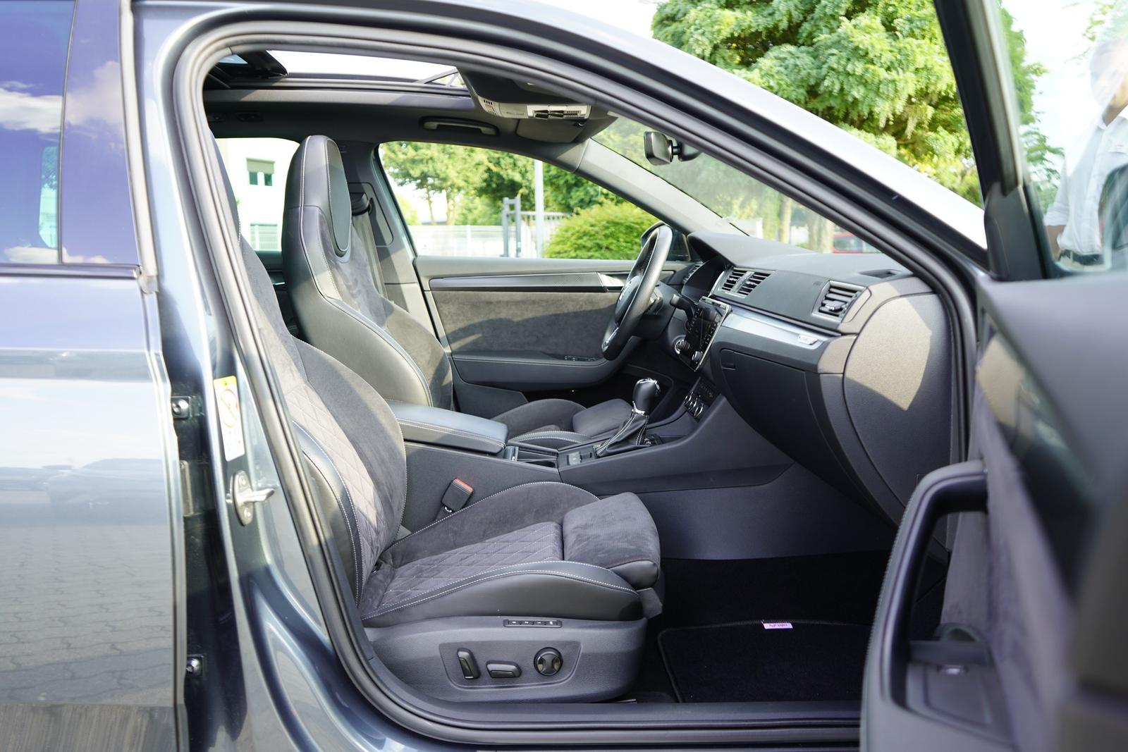 Skoda Superb Combi 2.0TSI Sportline DSG LED Panorama