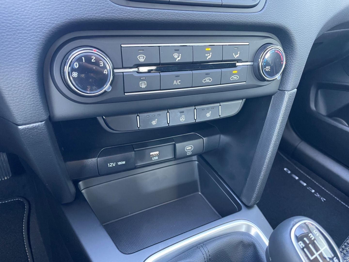 Fahrzeugabbildung Kia XCeed Core Navi Soundsystem LED Blendfreies Fern