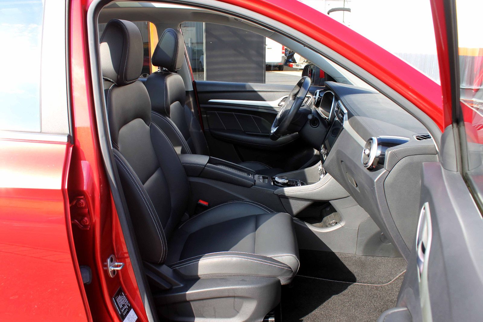 Fahrzeugabbildung MG ZS EV Luxury 5D ACC PANO NAV CarPlay BT SHZ KAM
