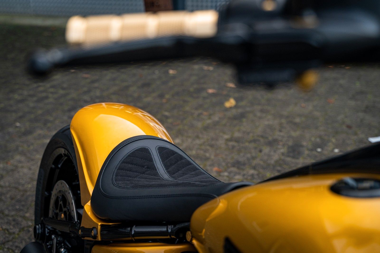 Fahrzeugabbildung Harley-Davidson GOLD DARK FAT BOY FLFBS 114 MY24 - JEKILL&HYDE -