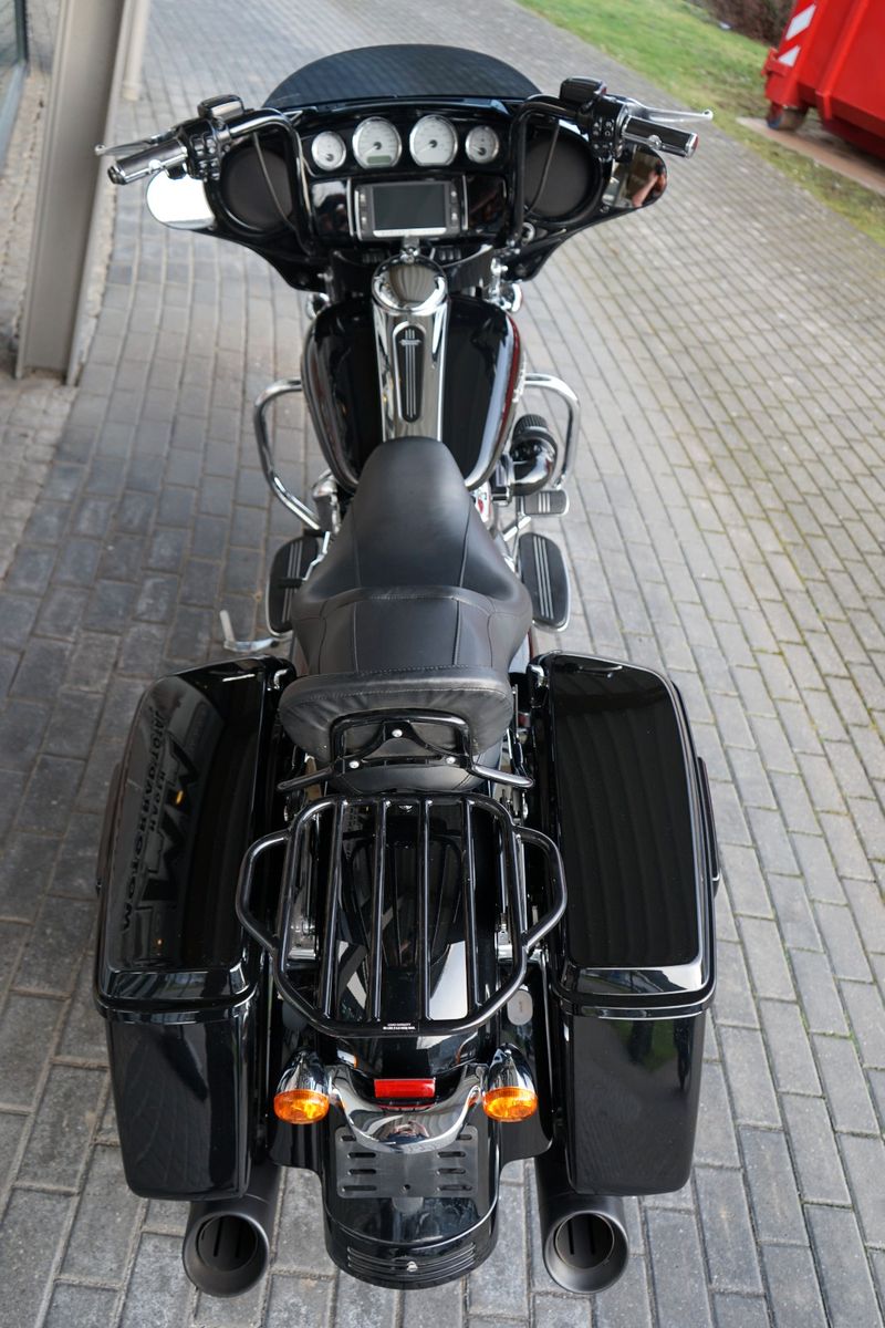 Fahrzeugabbildung Harley-Davidson Street Glide Special 107 FLHXS mit viel Zubehör