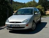 Ford Focus 1.4 Ambiente Ambiente - gebrauchte Ford Focus aus dem Jahr 2001