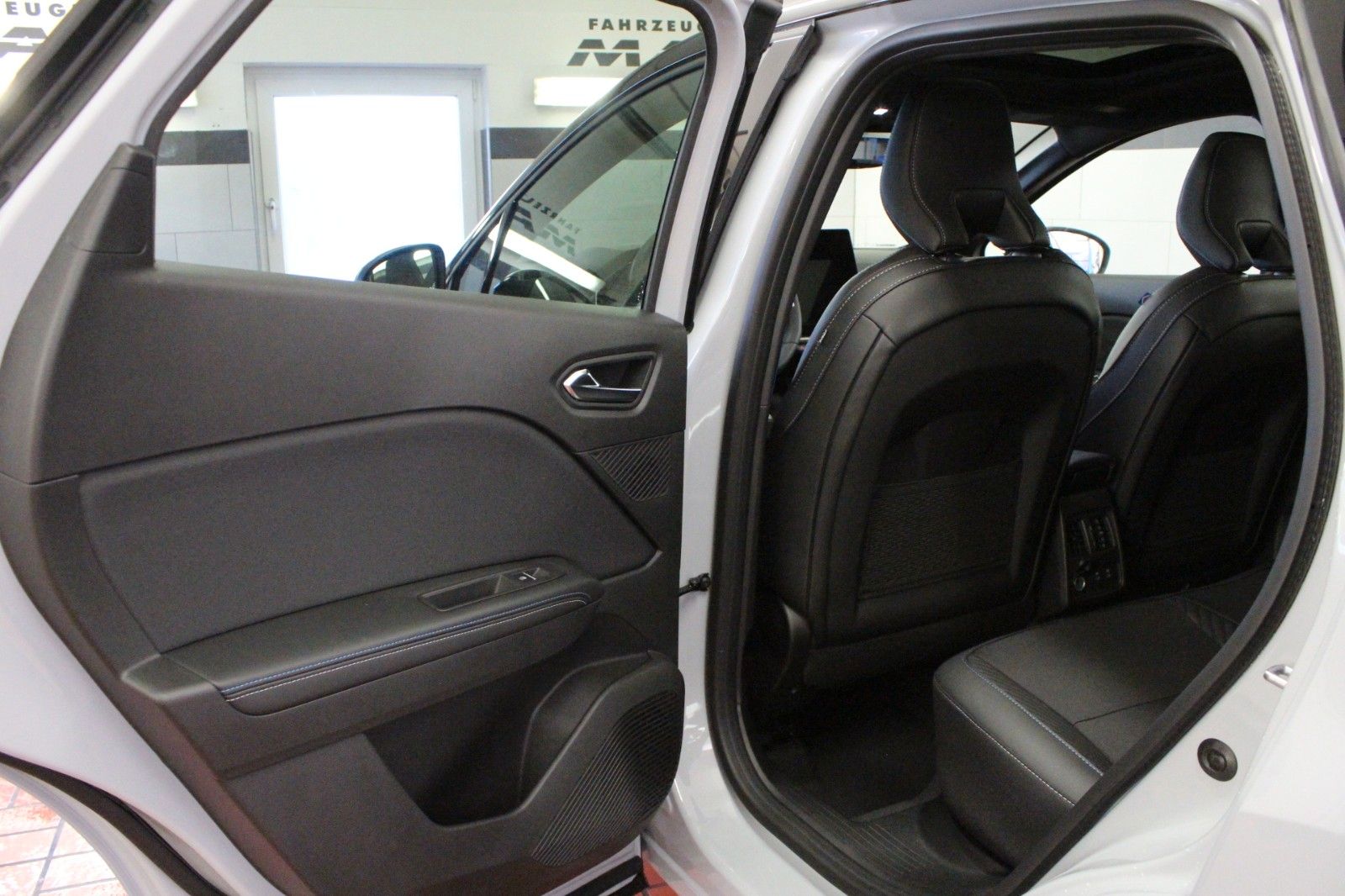 Fahrzeugabbildung Renault Captur Full Hybrid 160 E-Tech Esprit Alpine