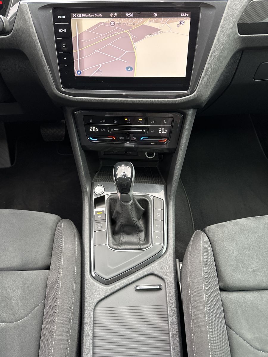 Fahrzeugabbildung Volkswagen Tiguan 2.0 TDI DSG Elegance NAV+MATRIX+ACC+VCOCK