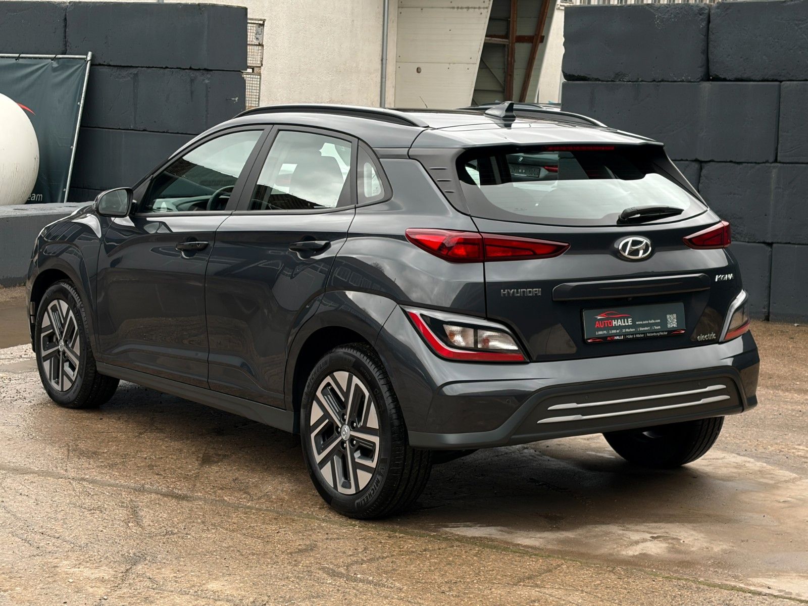 Fahrzeugabbildung Hyundai Kona Select Elektro Kamera CarPlay ACC SHZ LHZ