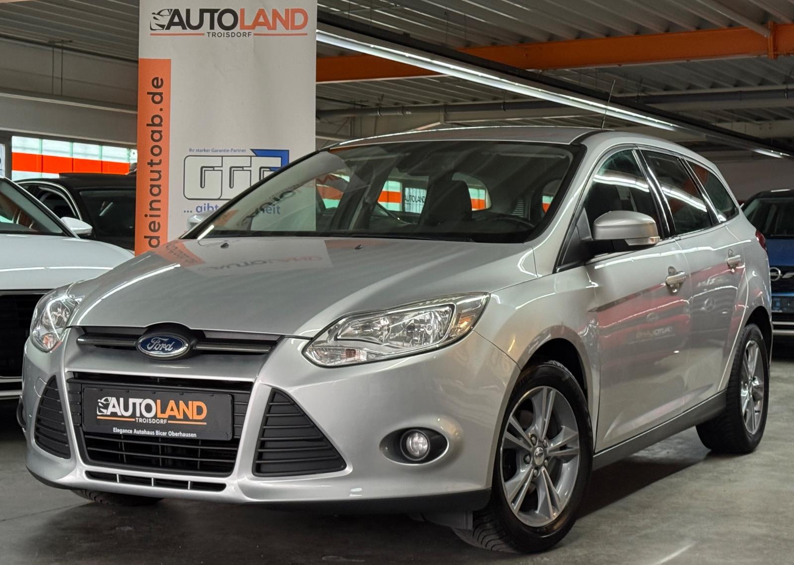 Ford Focus 2014 — вигляд ззаду