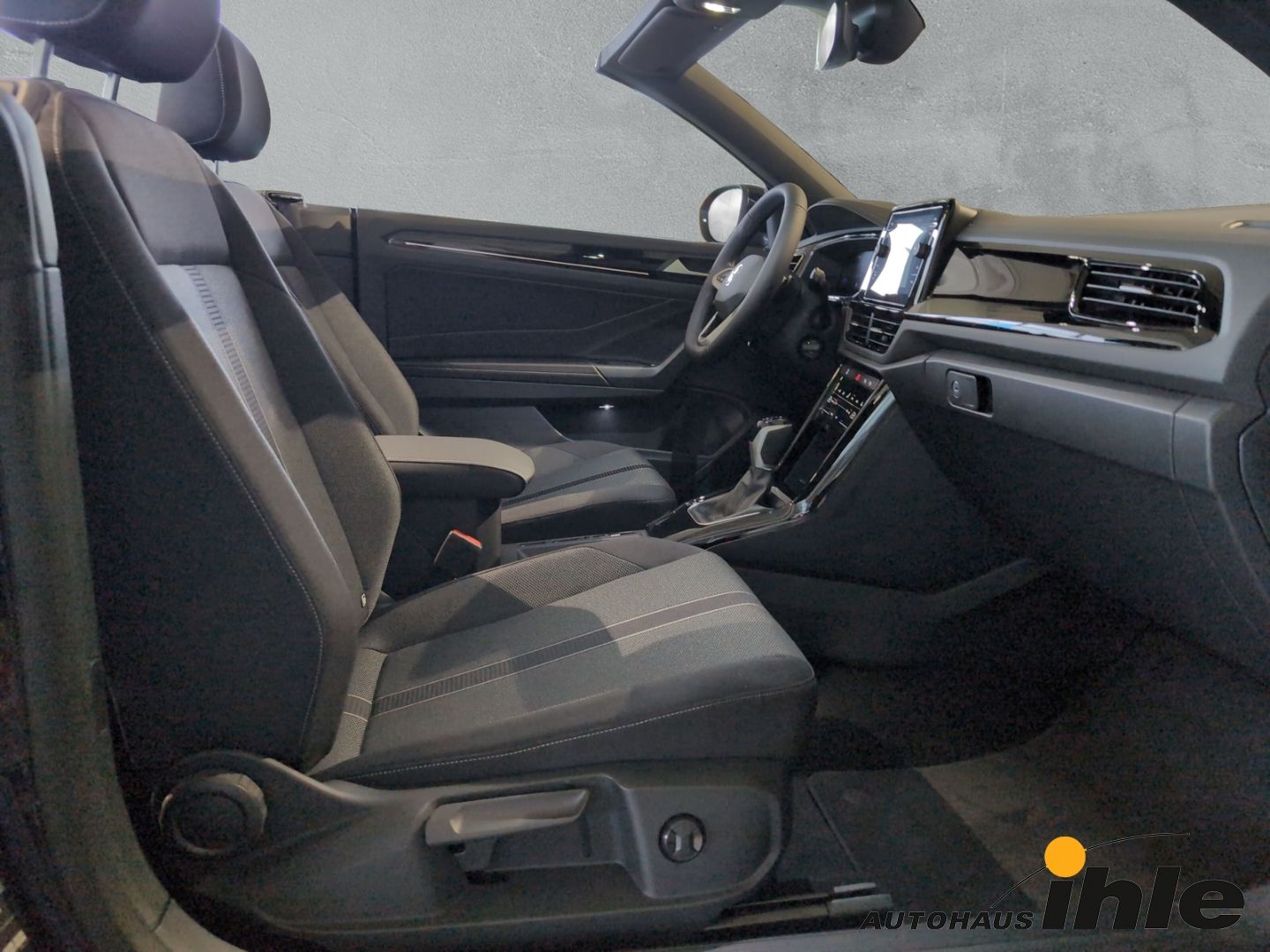 Volkswagen T-Roc Cabriolet 1,5 TSI DSG Black Style R-KAMERA foto 4