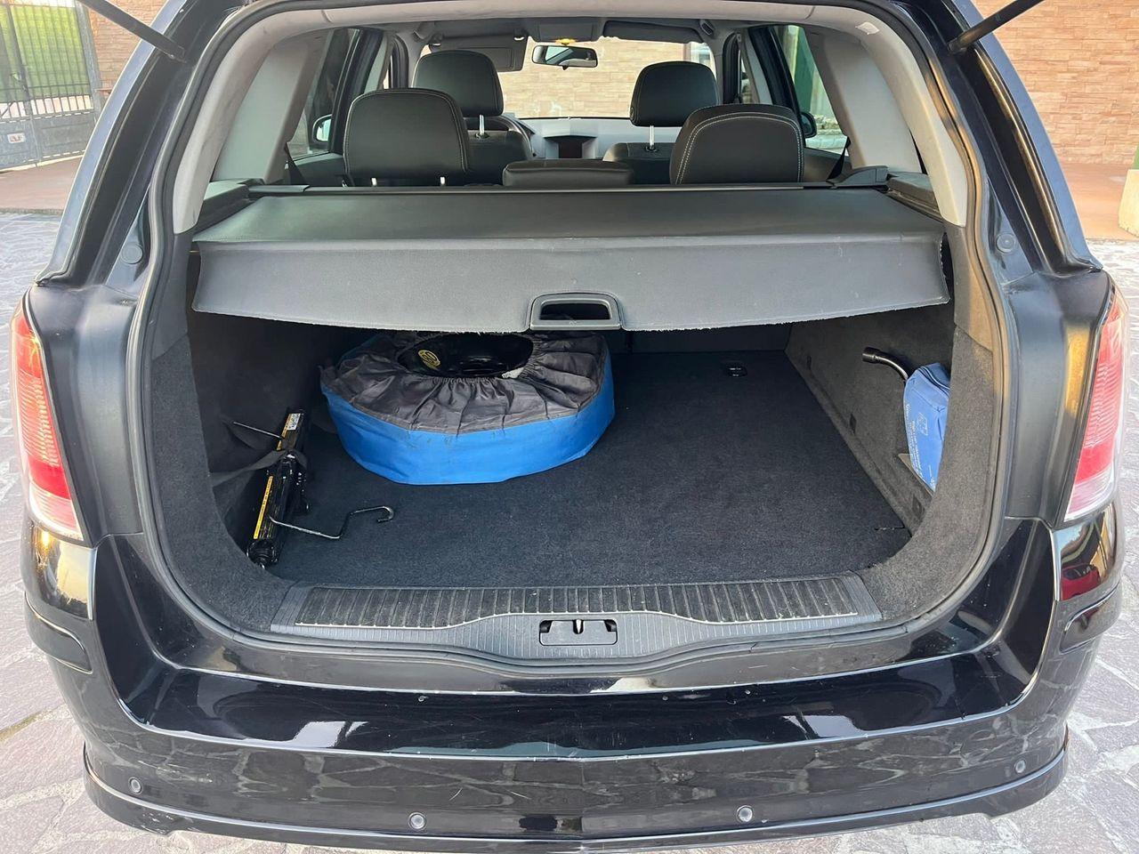 Opel Astra 2009 — photo 12