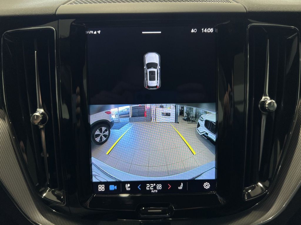 Volvo XC60 T6 R-Design Recharge AWD ACC AHK Kamera LED