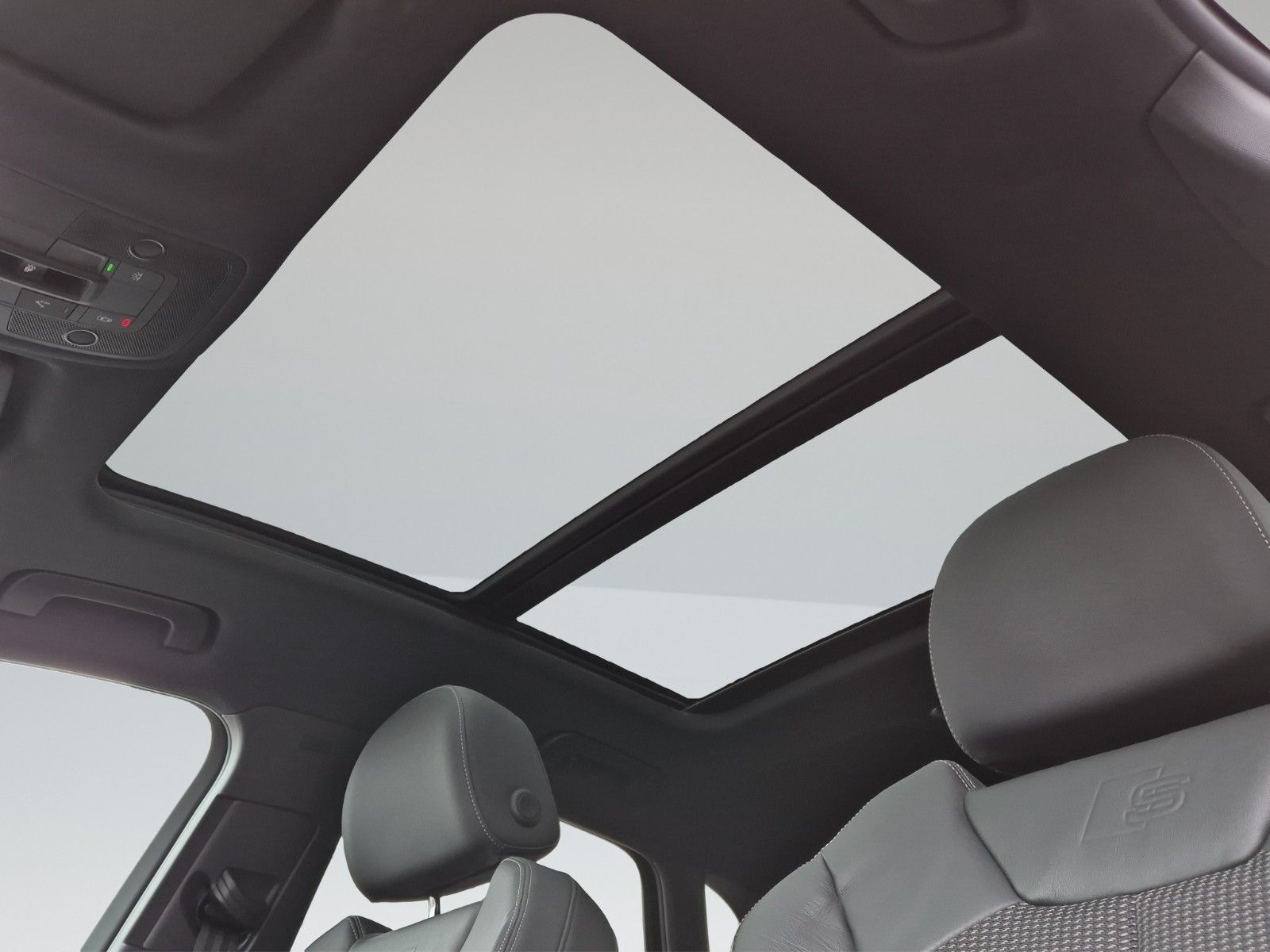 Fahrzeugabbildung Audi Q3 35 TFSI S LINE S TRONIC PANO TOTW ALLW LED
