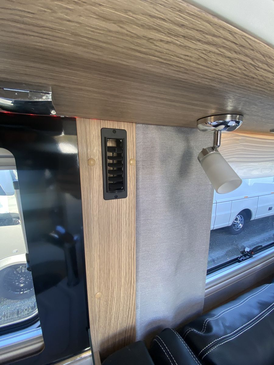 Fahrzeugabbildung Niesmann + Bischoff Arto 85 E Fahrerhaustür, Stützen, 7xSolar