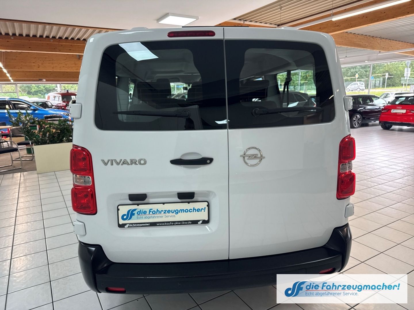Fahrzeugabbildung Opel Vivaro Kombi L 1.5 D EU6d Apple CarPlay Android