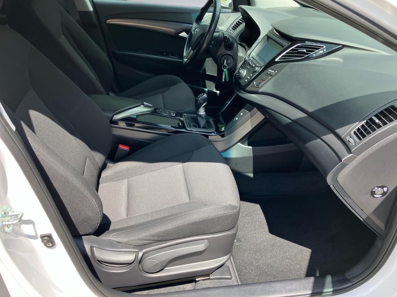 Fahrzeugabbildung Hyundai i40 TREND SHZ*LHZ*NAVI*USB*