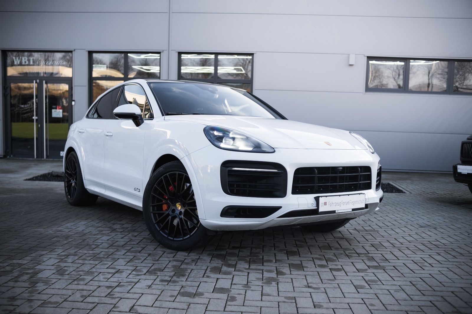 Fahrzeugabbildung Porsche Cayenne Coupe GTS--PASM-360*-2+1-LED-BOSE