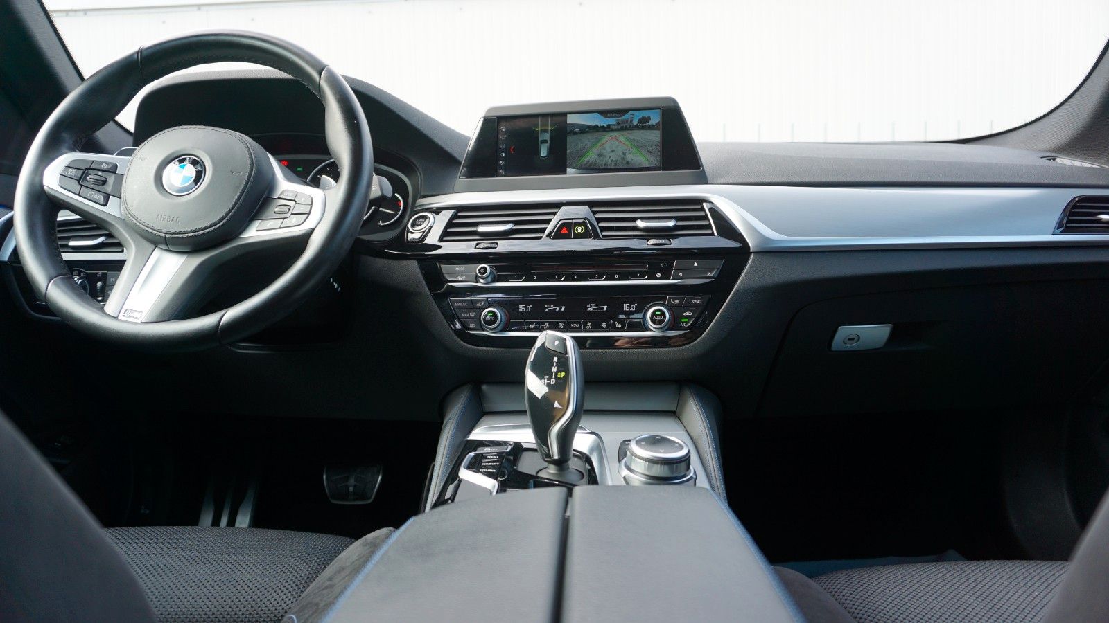 Fahrzeugabbildung BMW 520d xDrive Touring M Sport Navi,LED,Kamera,SH