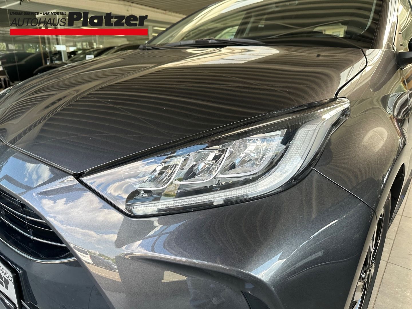 Toyota Yaris Hybrid Teamplayer LED ACC Apple CarPlay An imagem 3