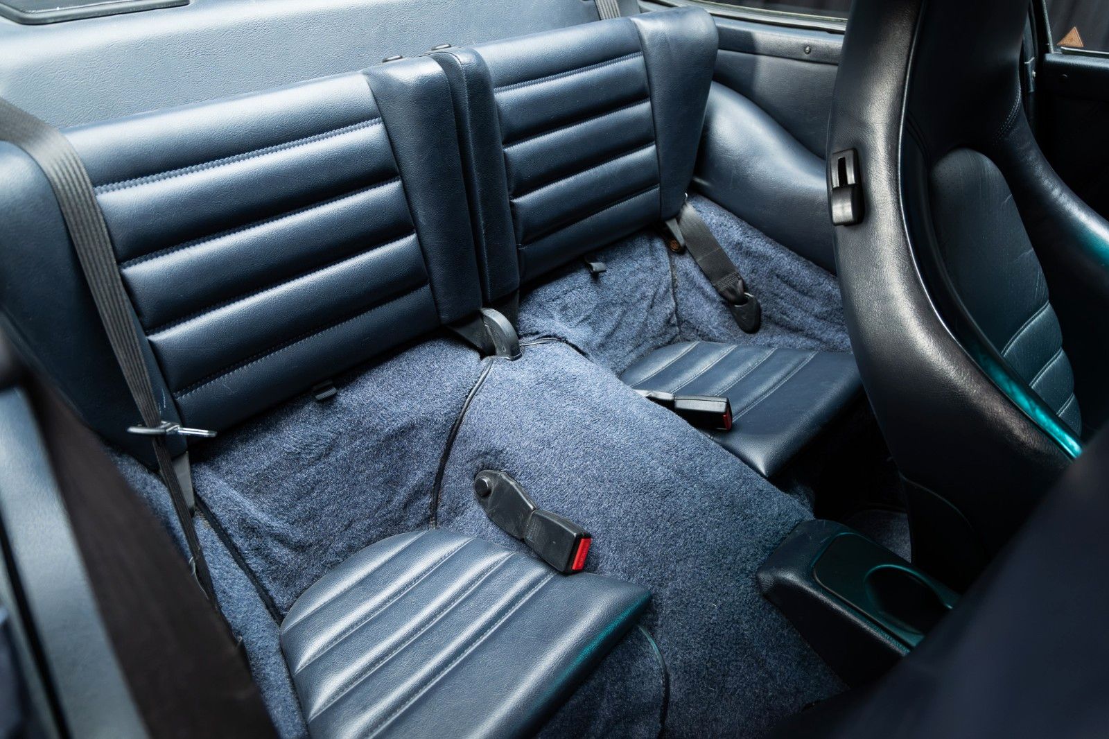Fahrzeugabbildung Porsche 964 Carrera 2 Coupé + Schalter + H-Kennz.
