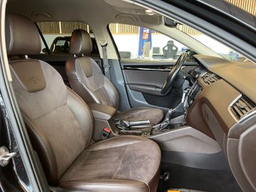Skoda Octavia Combi L&K 4x4 *BI-XENON*NAVI*PDC*SZHZ*